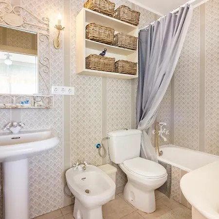 ヴィラ Sleeps 4 With Wifi *